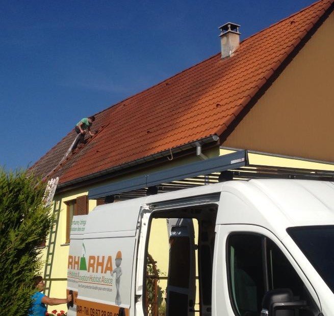 Réalisation d'hydrofugation de tuiles – Rénovation Habitat Alsace, Haut-Rhin (2)